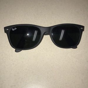 Matte Black Rayban Wayfarer